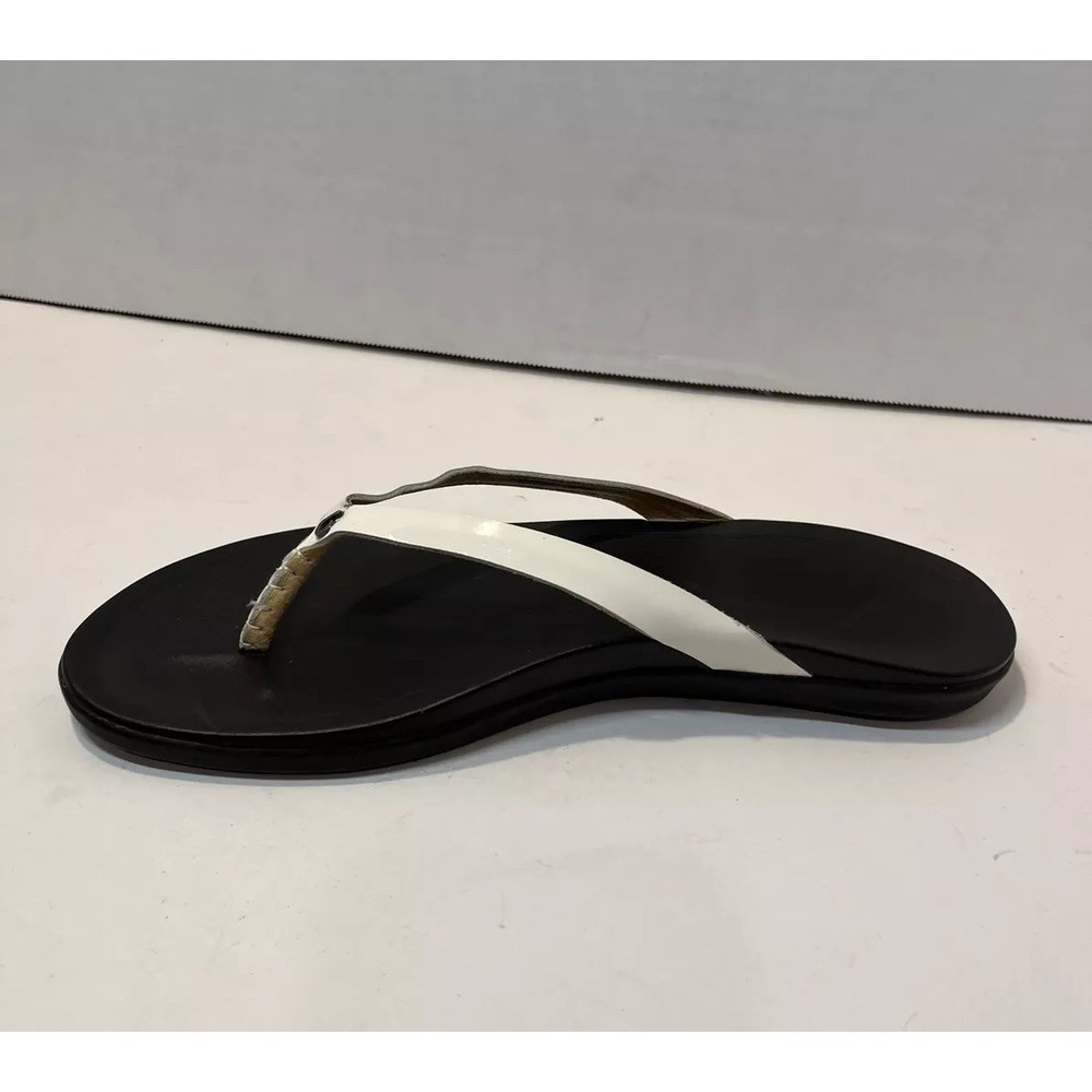 OluKai Black Flip Flops with White Patent Thong- sz 9 - Picture 9 of 13